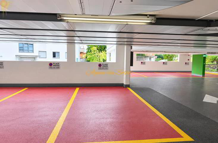 null rooms Car park, garage for rent in Crans-Montana - image 1/2