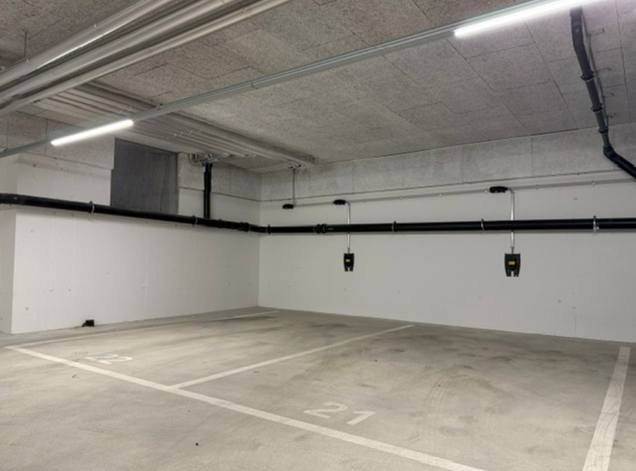 null rooms Car park, garage for rent in Stein am Rhein - image 1/1