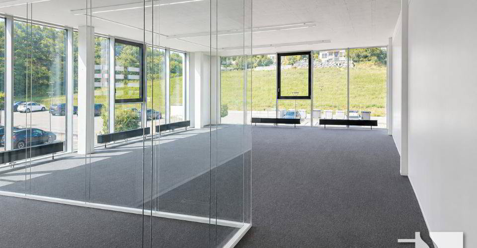 Surfaces admin. récentes de 60 à 360 m² situées au rez & 1er étage - Mehr