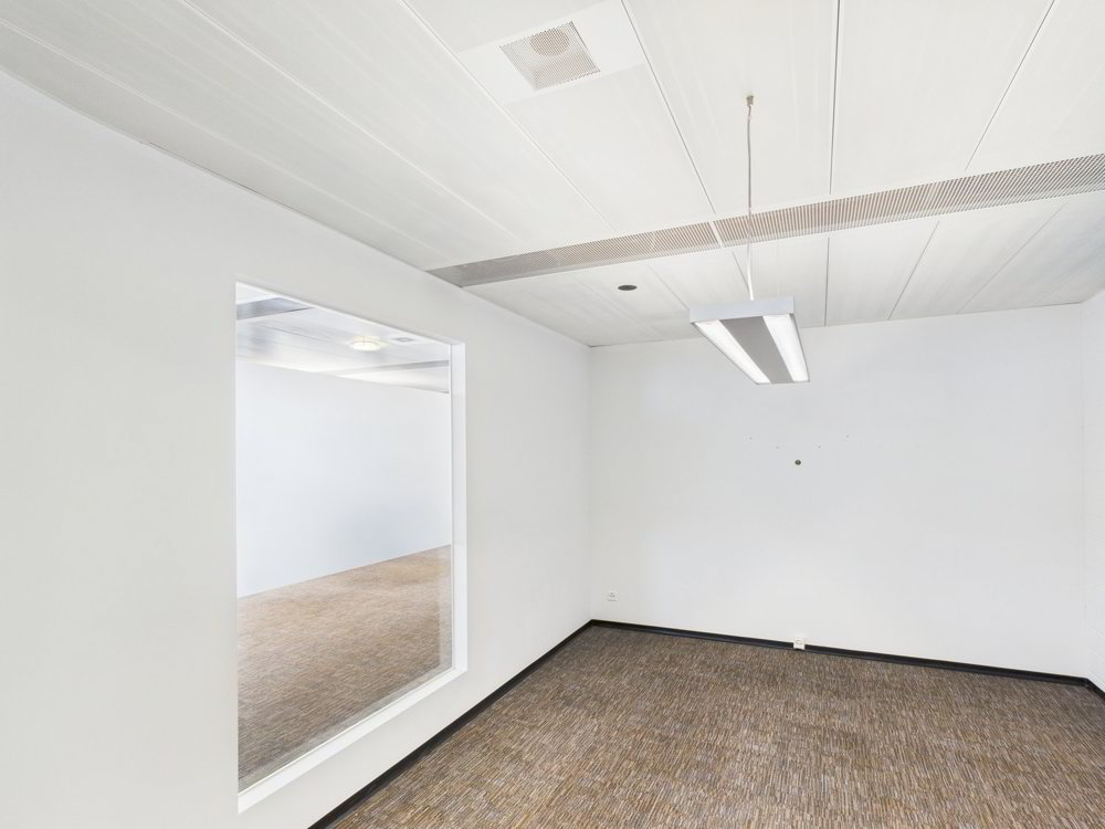 8 rooms Office & Commercial for rent in Zürich - image 1/13