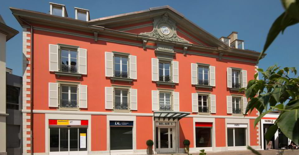 Bureau & Commerce null pièces à louer à Nyon - image 1/3