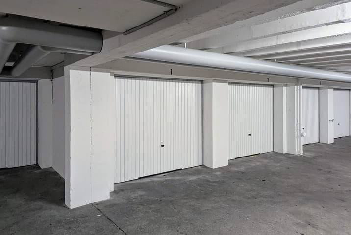 null rooms Car park, garage for rent in Lausanne - image 1/2