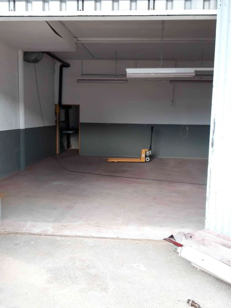 240 m² Atelier & Bureau + 75 m² place de parc avec couvert à Corcelles - Ansicht 3