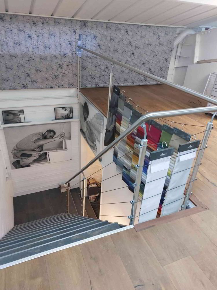 240 m² Atelier & Bureau + 75 m² place de parc avec couvert à Corcelles - Mehr