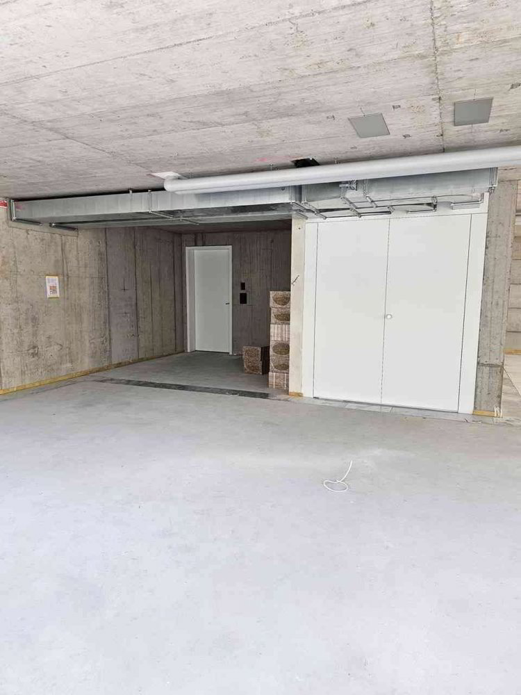 BÜROFLÄCHE ZU VERMIETEN - OFFICE SPACE FOR RENT - Mehr