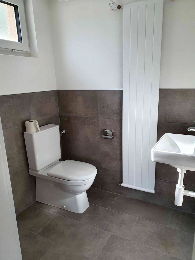1 rooms Office & Commercial for rent in Seftigen - image 1/2