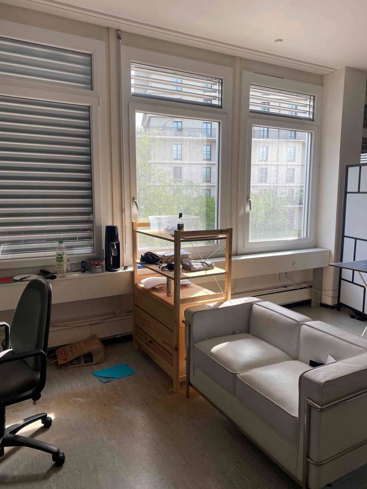 Helles Büro in Gewerbehaus - Mehr