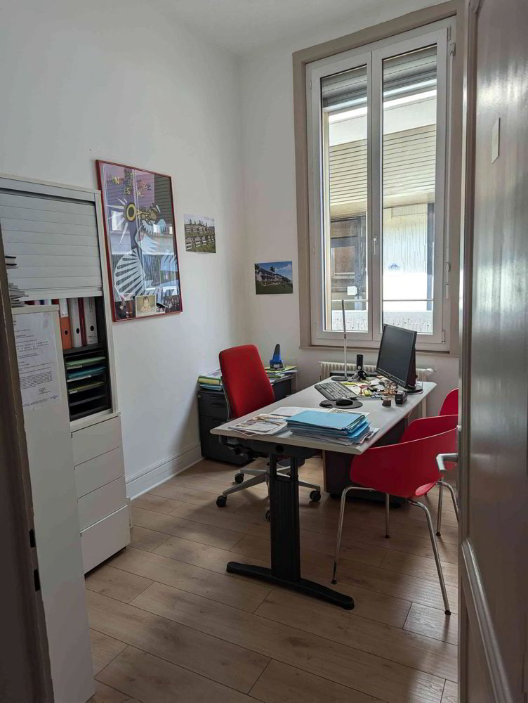Bureau & Commerce 3.5 pièces à louer à Montreux - image 1/9