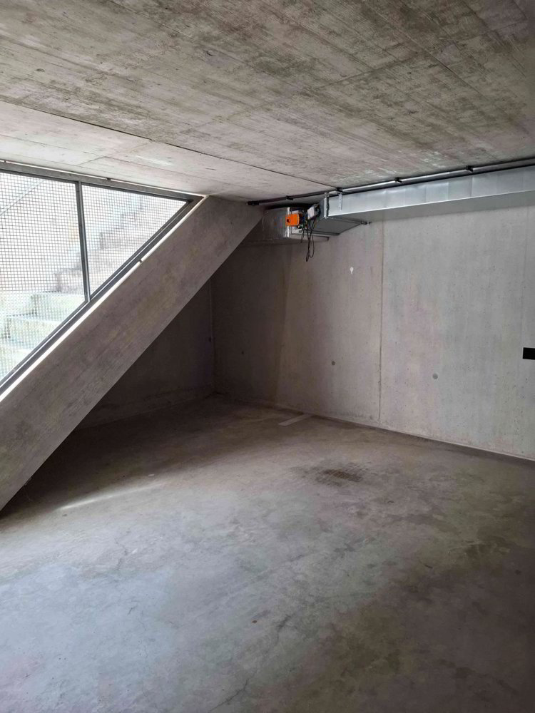 null rooms Car park, garage for rent in Münsingen - image 1/5