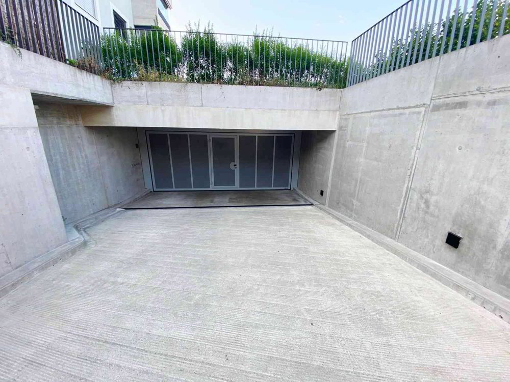 null rooms Car park, garage for rent in Schmerikon - image 1/4