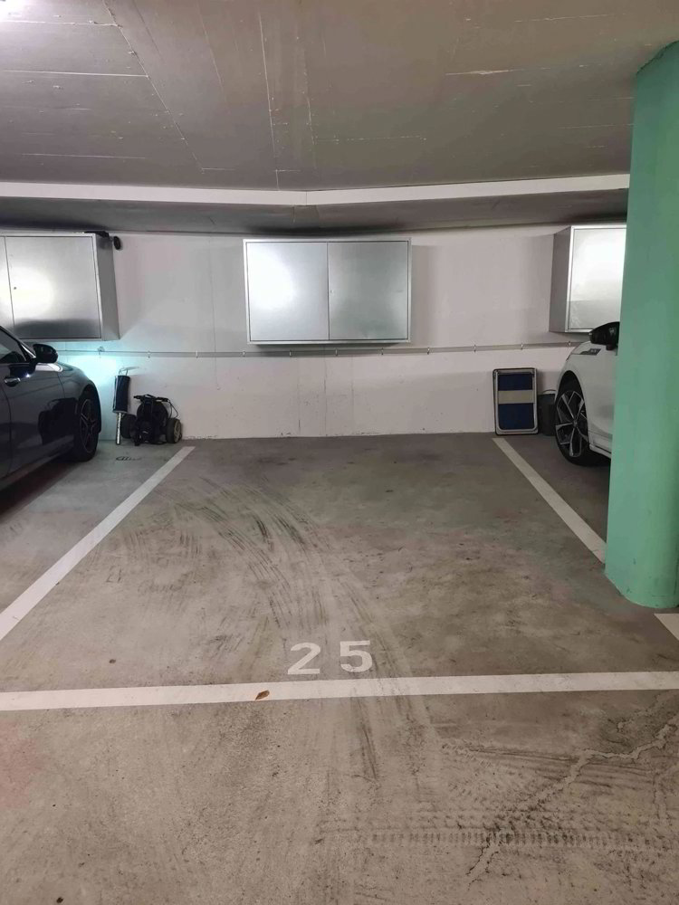 null rooms Car park, garage for rent in Uitikon Waldegg - image 1/1