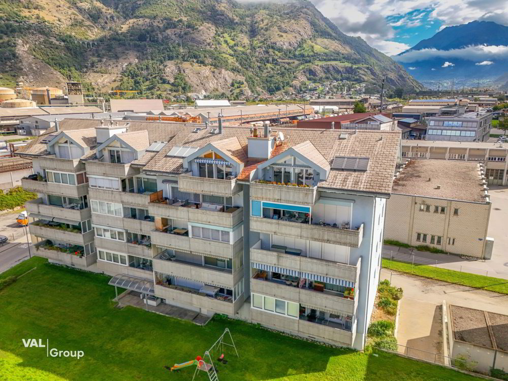 4 rooms Apartment to buy in Visp - image 1/12