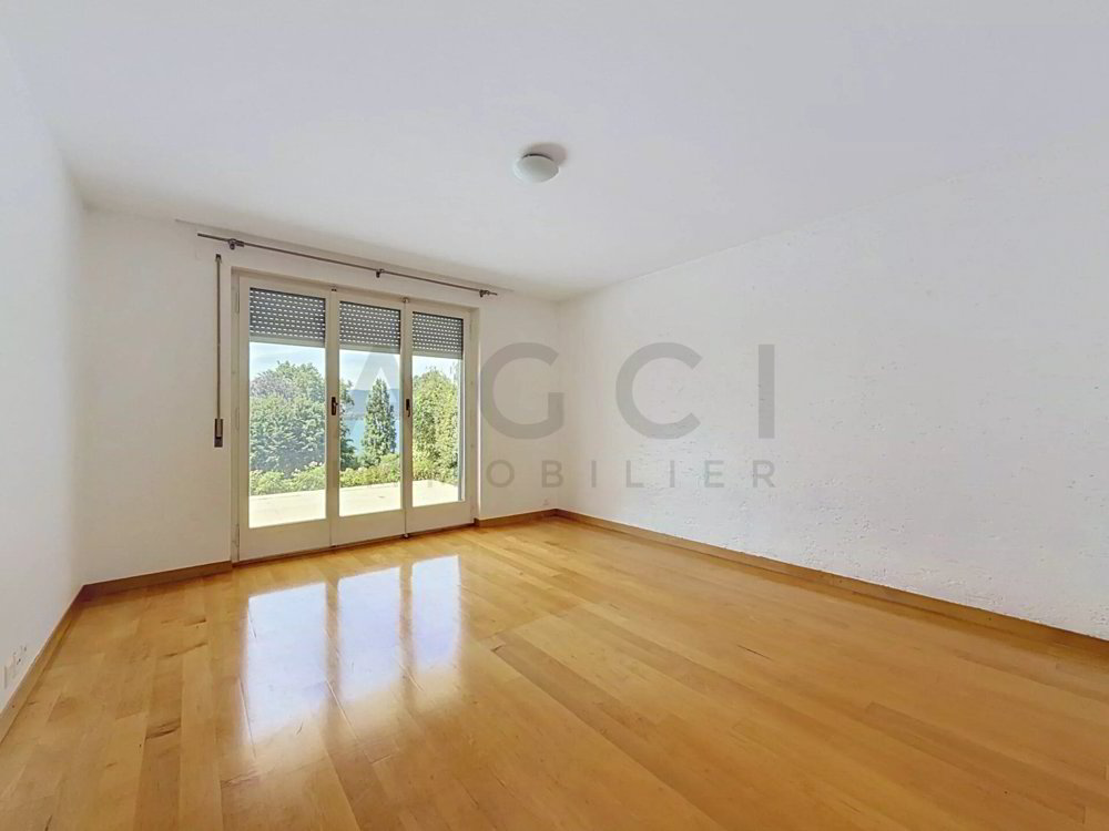Maison 9 pièces à louer à Anières - image 1/13