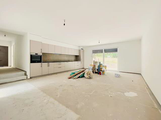 5.5 rooms Apartment to buy in St-Maurice - image 1/13