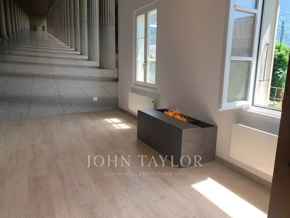 Renovated commercial premises with garden