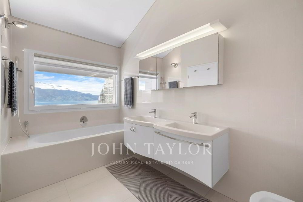 7 rooms House to buy in Chailly-Montreux - image 1/13