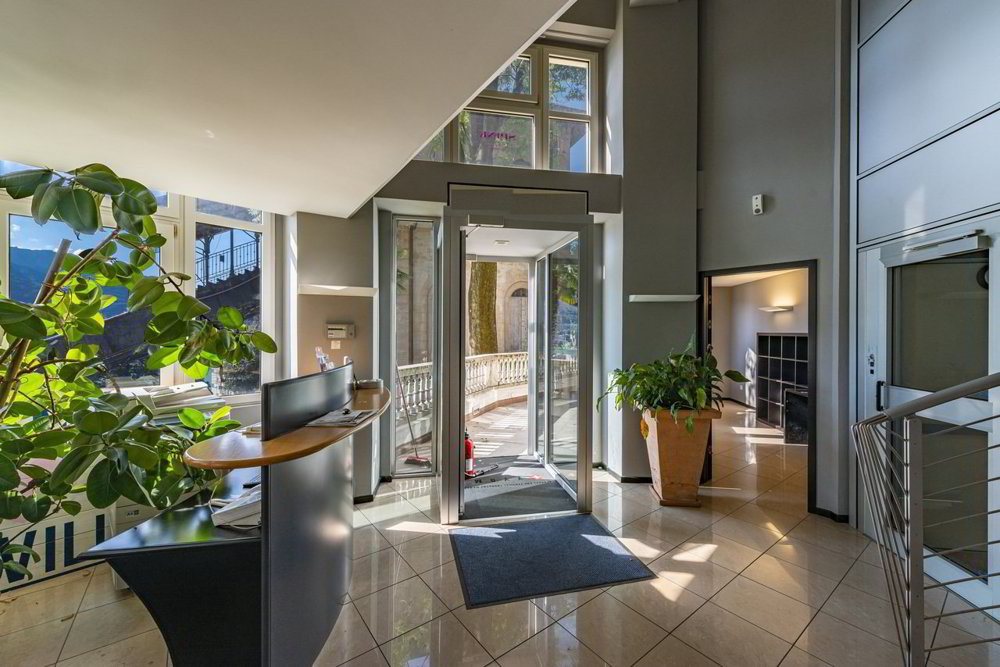 Büro im Zentrum mit Seeblick und Garage mit 7 Parkplätzen - Ansicht 5