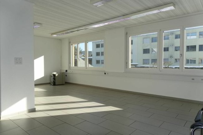 9 rooms Office & Commercial to buy in Münsingen - image 1/1