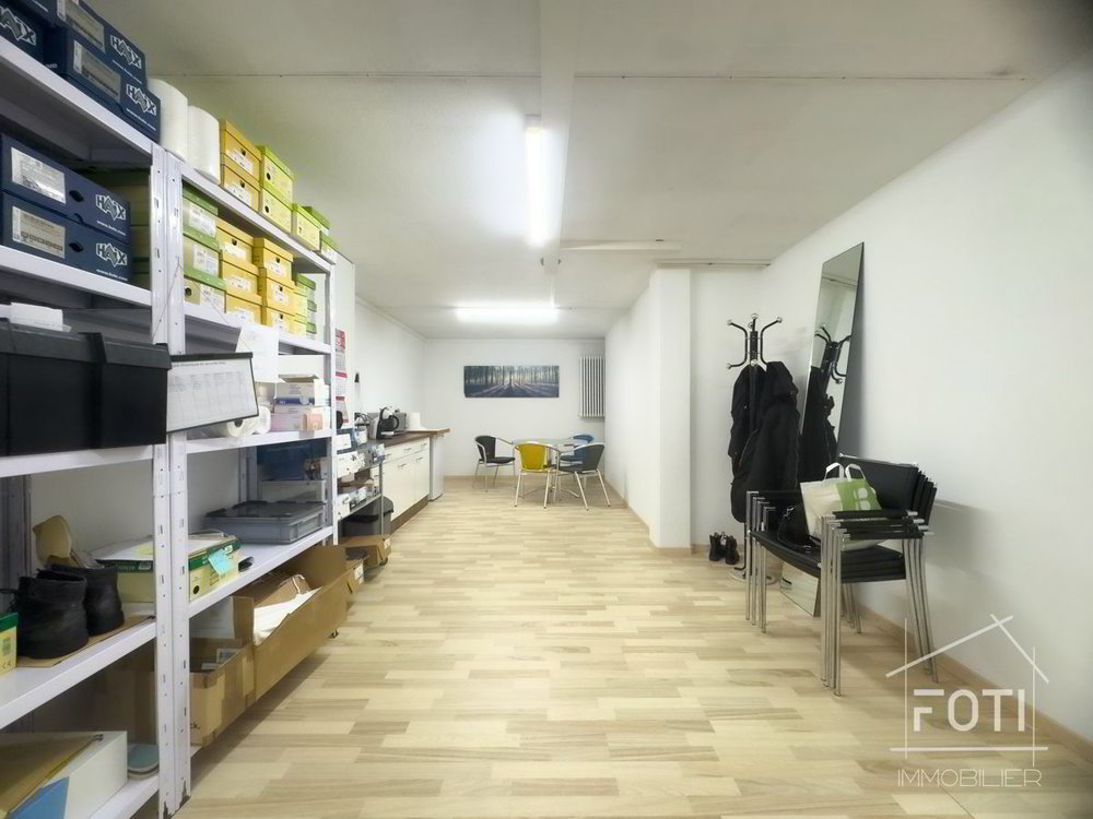 Local commercial, déjà loué, avec bon rendement stable 4,5%. - Mehr