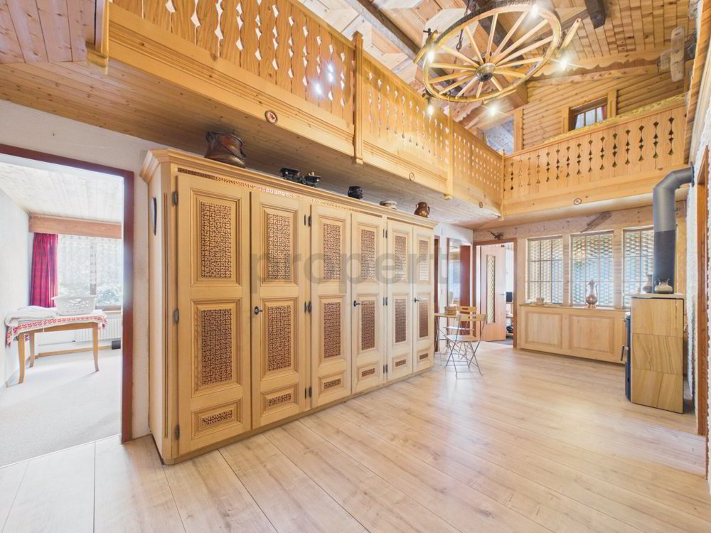 Immeuble d'habitation de 10 pièces en vente à Trun - 350 m² - Mehr