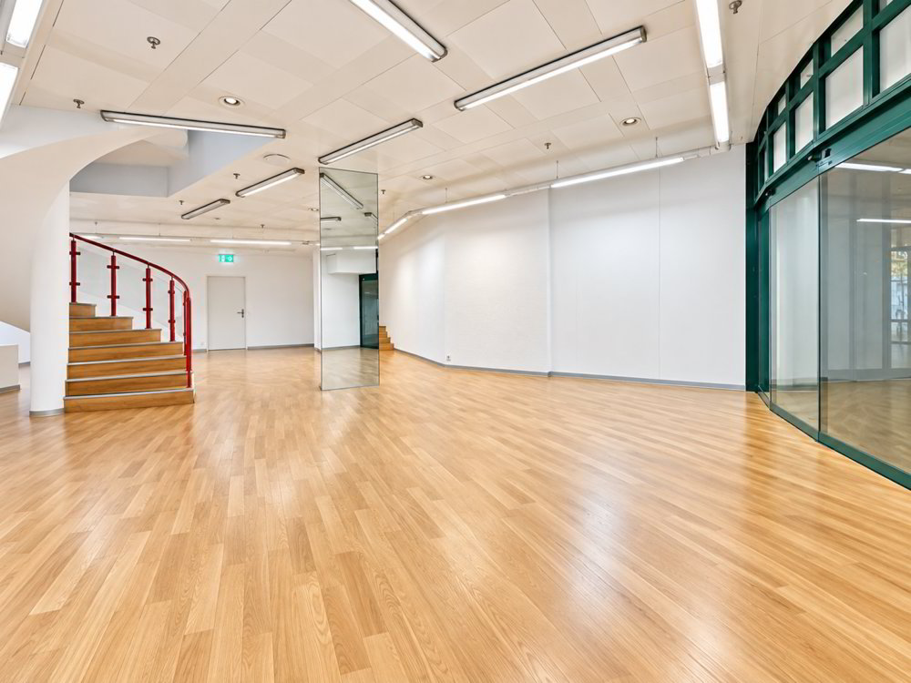 3 rooms Office & Commercial for rent in Olten - image 1/8