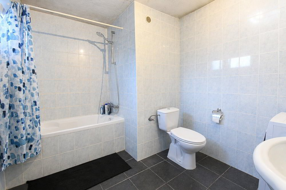 4 rooms Apartment to buy in Monthey - image 1/9