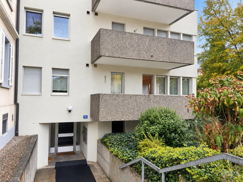 RUHIG UND HELL MIT BALKON UND GARAGE