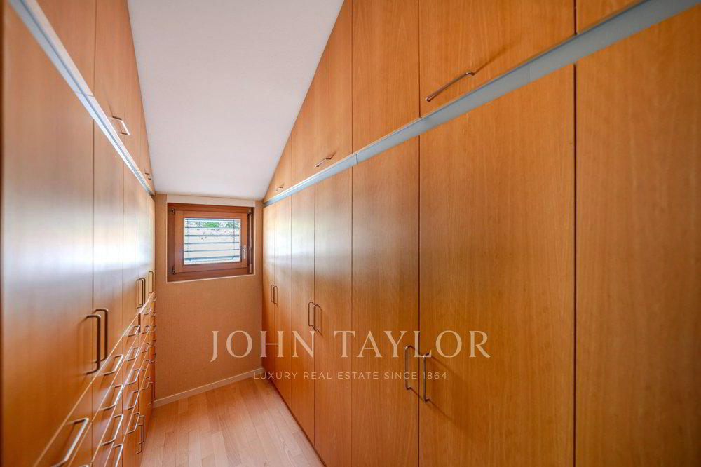 8 rooms House to buy in Crans-près-Céligny - image 1/13