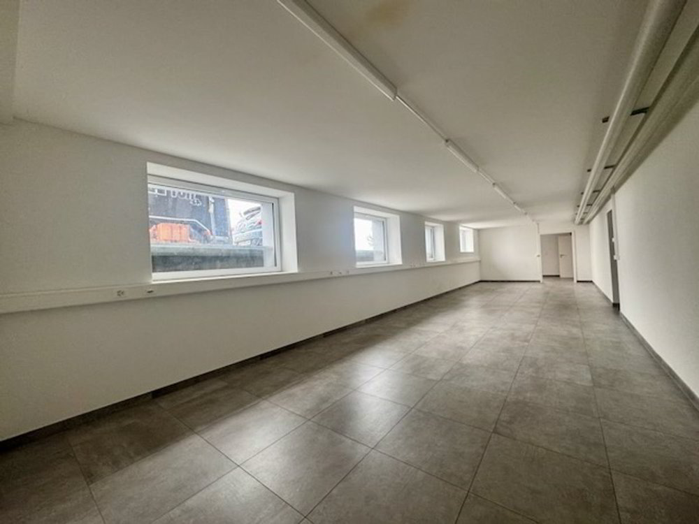 À LOUER OU À VENDRE, local commercial avec entrée indépendante