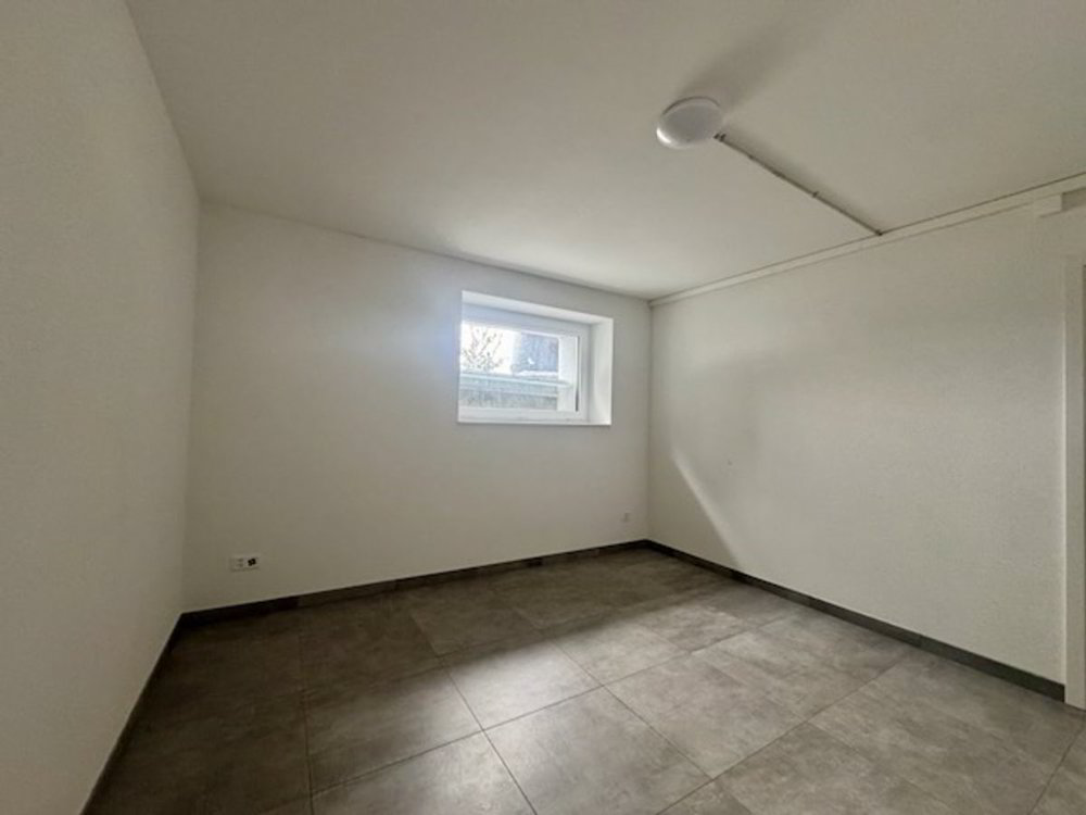 À LOUER OU À VENDRE, local commercial avec entrée indépendante - Mehr