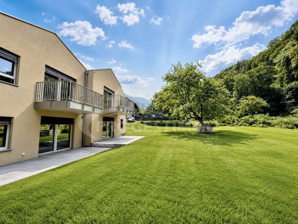 5 rooms Apartment to buy in St-Maurice - image 1/10