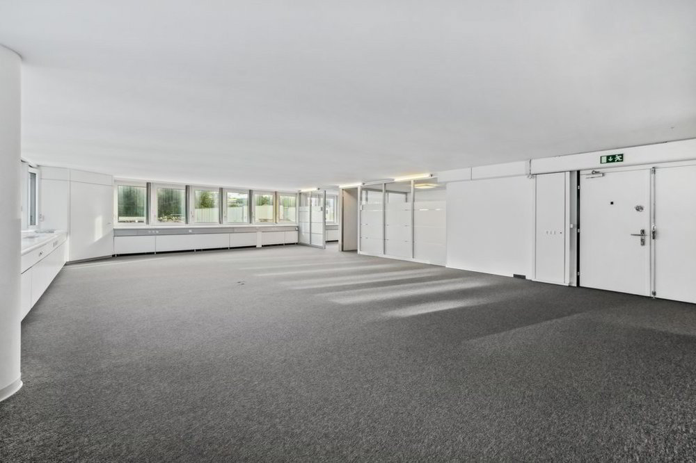 null rooms Office & Commercial for rent in Bussigny - image 1/11