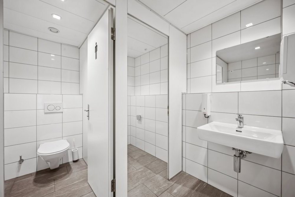 null rooms Office & Commercial for rent in Saint-Gall - image 1/8