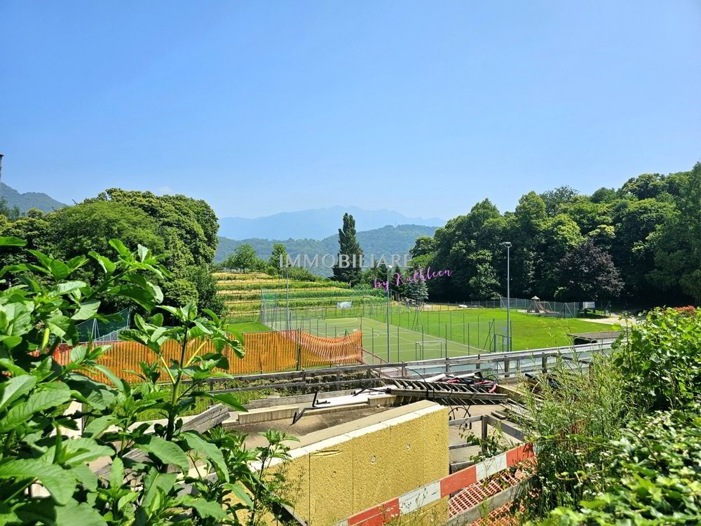 Terreno edificabile per 1 villa o 2 case unifamigliare oppure 4 appart - Mehr