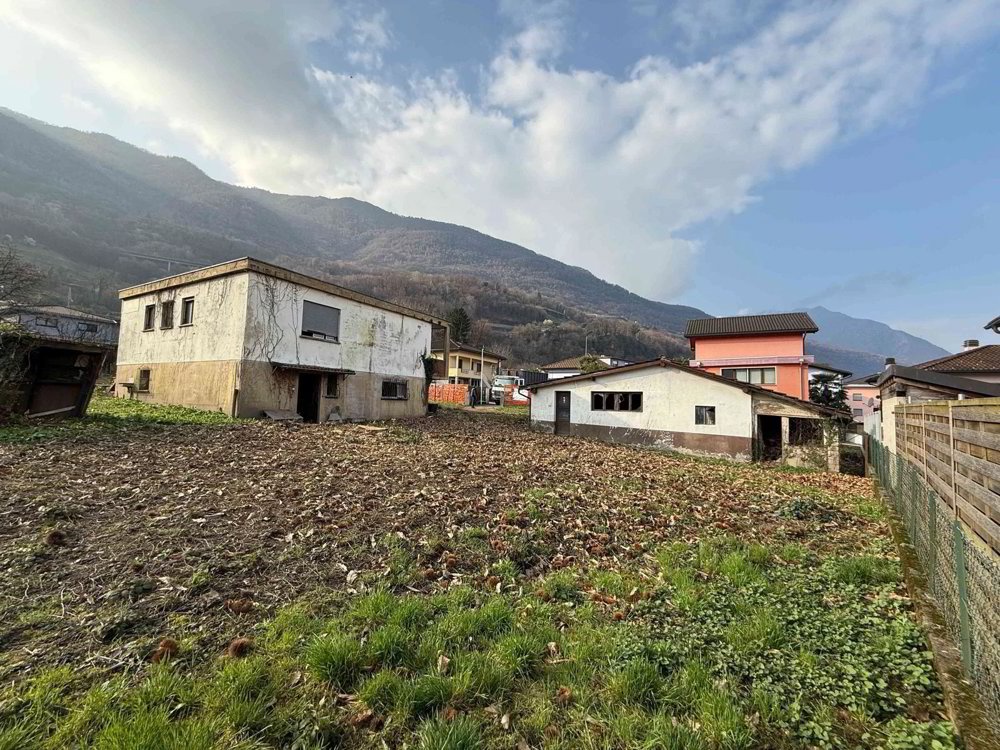 Vendesi a Cadenazzo - Ampio terreno edificabile - Mehr