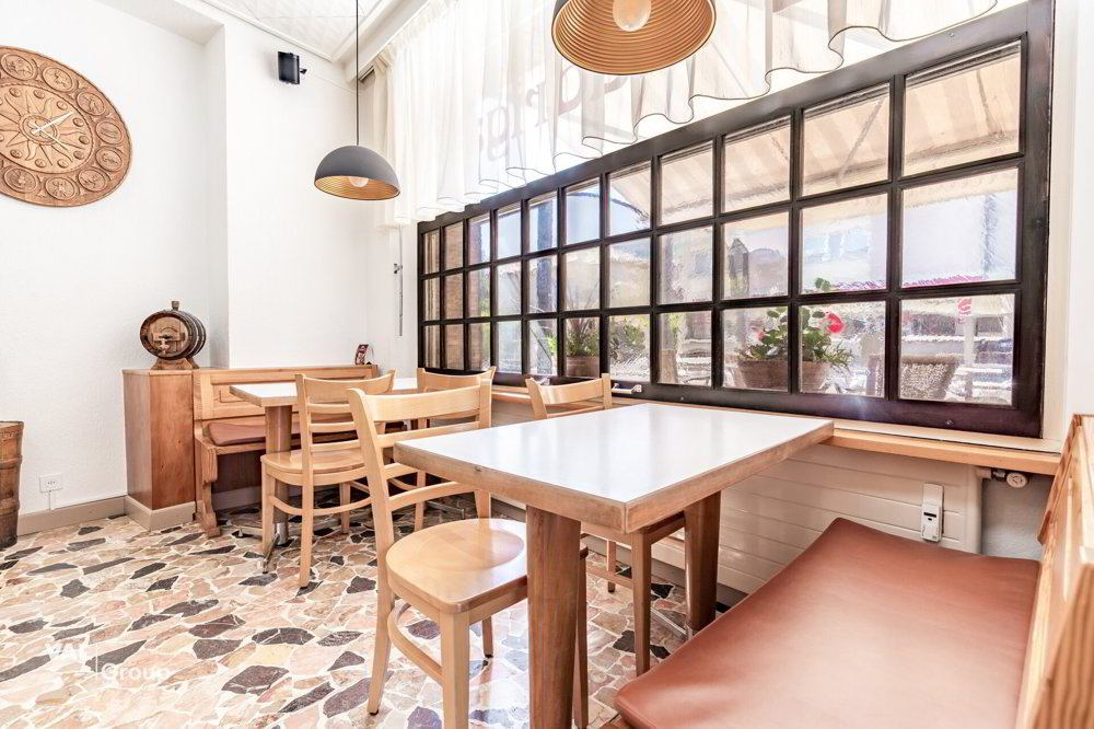 Bar-café avec terrasse, prêt à reprendre - Mehr