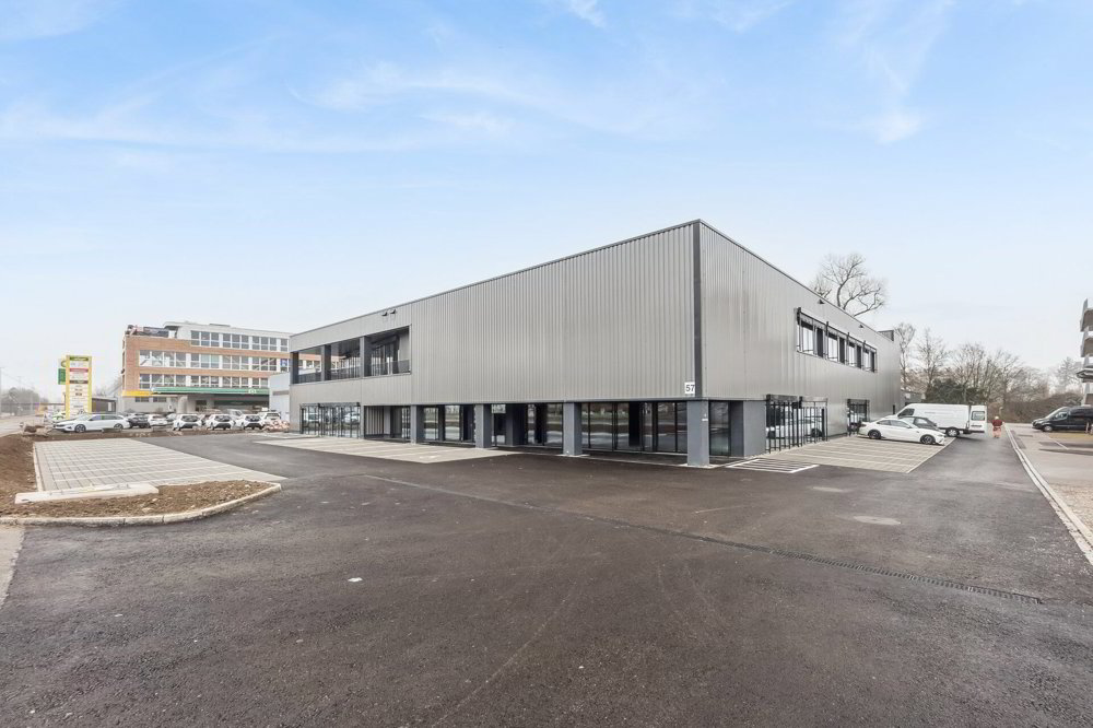 null rooms Office & Commercial for rent in Rümlang - image 1/10