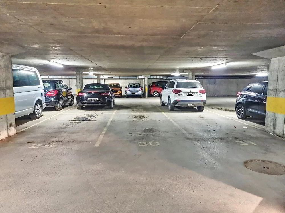 Parking, garage null pièces à louer à Sion - image 1/1