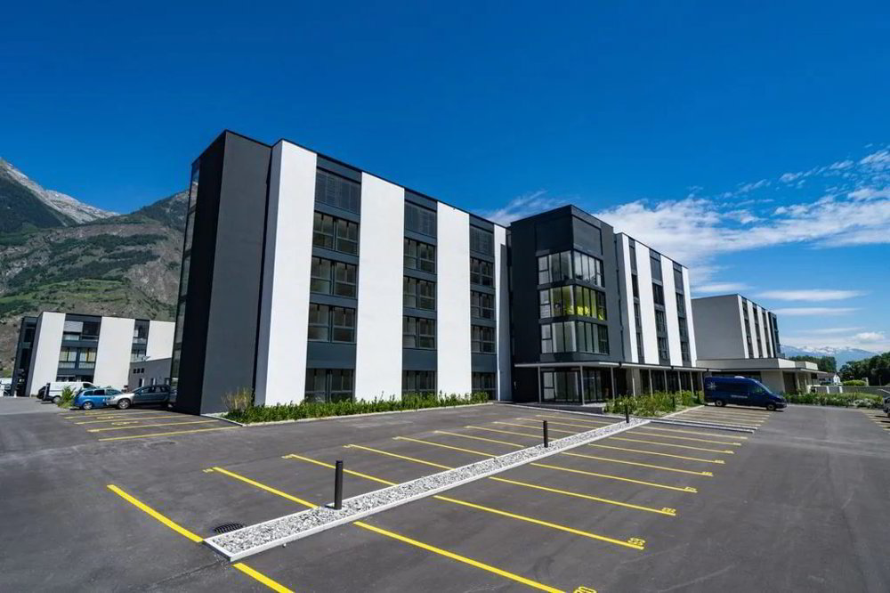 null rooms Car park, garage for rent in Saxon - image 1/1