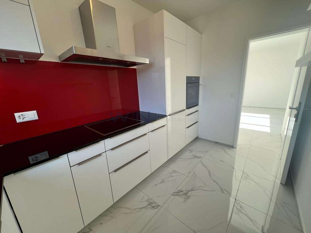 4 rooms Apartment to buy in Gravesano - image 1/8