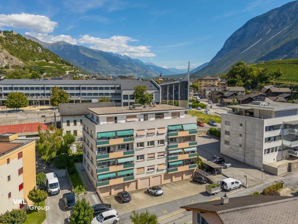 4 rooms Apartment to buy in Sierre - image 1/13
