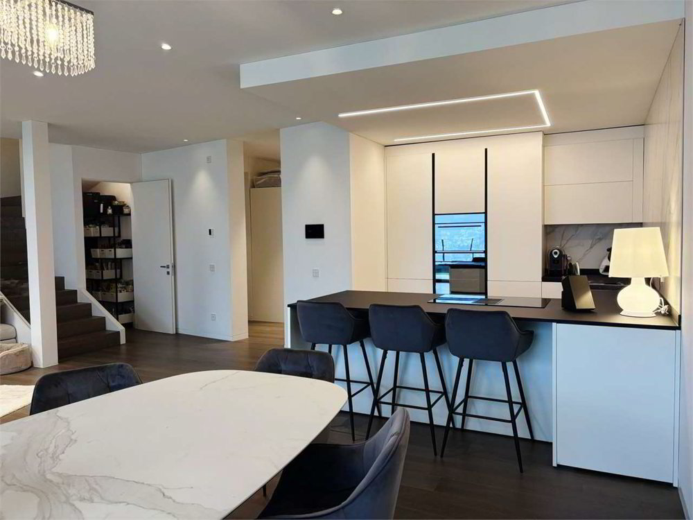 4 rooms Apartment to buy in Canobbio - image 1/13