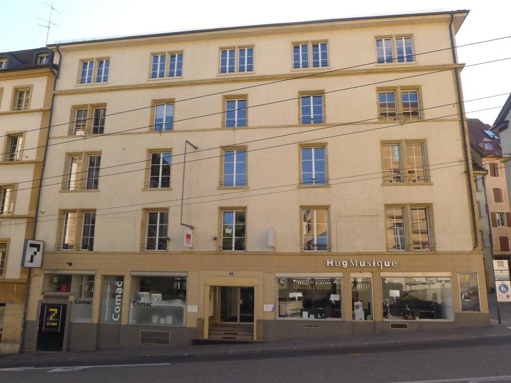 5 rooms Office & Commercial for rent in Neuchâtel - image 1/10