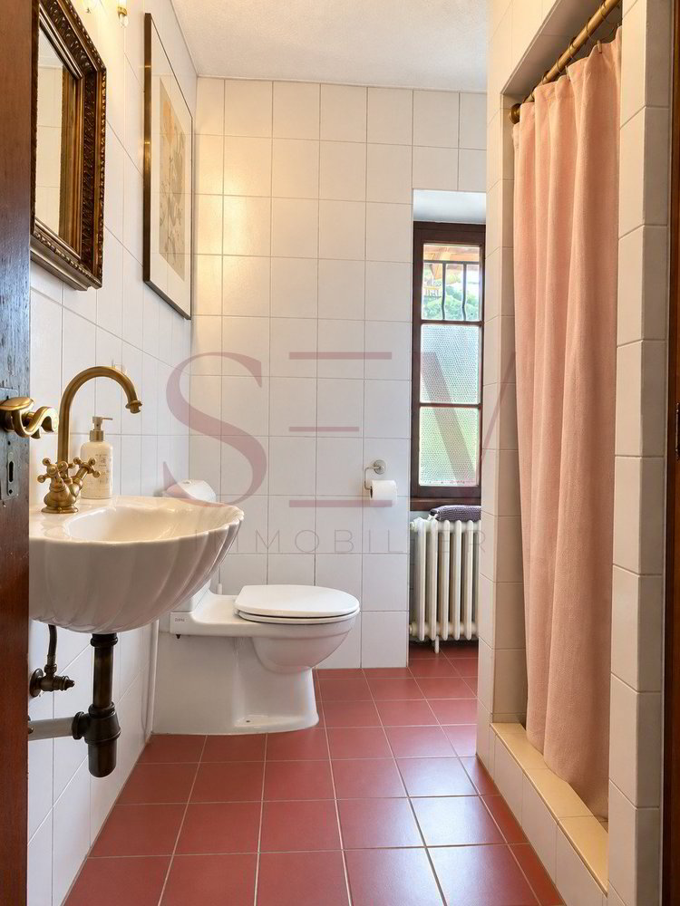 Maison 8 pièces à acheter à Bex - image 1/11