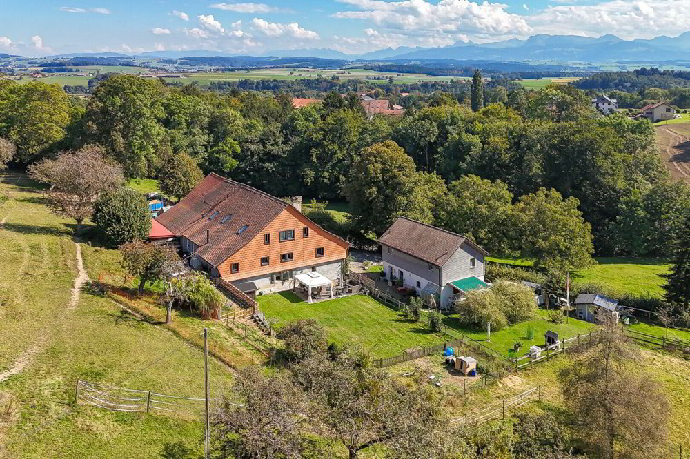 Immeuble d'habitation de 12 pièces en vente à Ropraz - 470 m²
