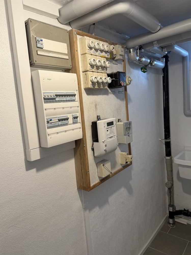 4 rooms House to buy in Biel-Benken BL - image 1/13