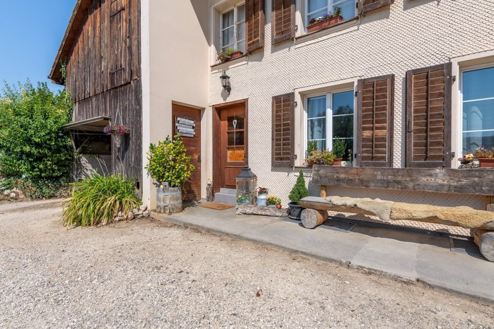 Attraktives Zweifamilien Bauernhaus – frei vom BGBB - Ansicht 2