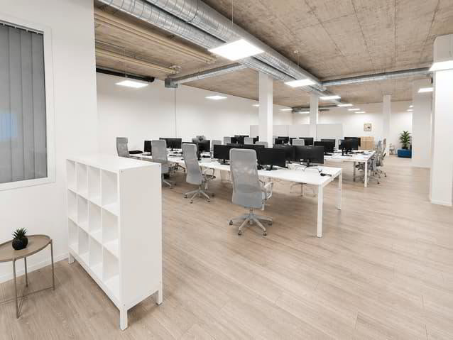 Bureau & Commerce 4 pièces à louer à Montreux - image 1/2