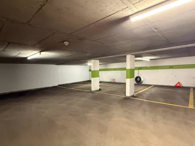 Parking, garage null pièces à louer à Verbier - image 1/2
