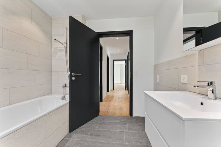 4 rooms Flat-sharing for rent in Visp - image 1/8